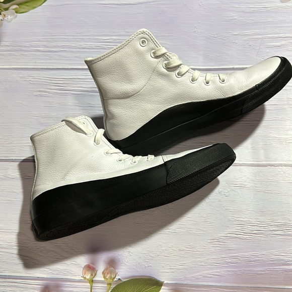 Converse - Picture 6 of 8